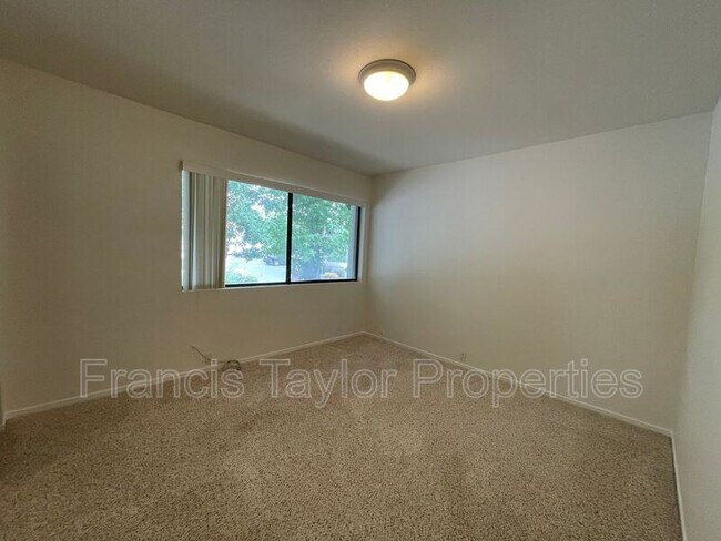 Building Photo - 7526 Jerez Ct