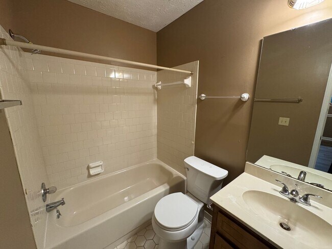 Building Photo - Attached Single Level 3 bedroom 2 bath