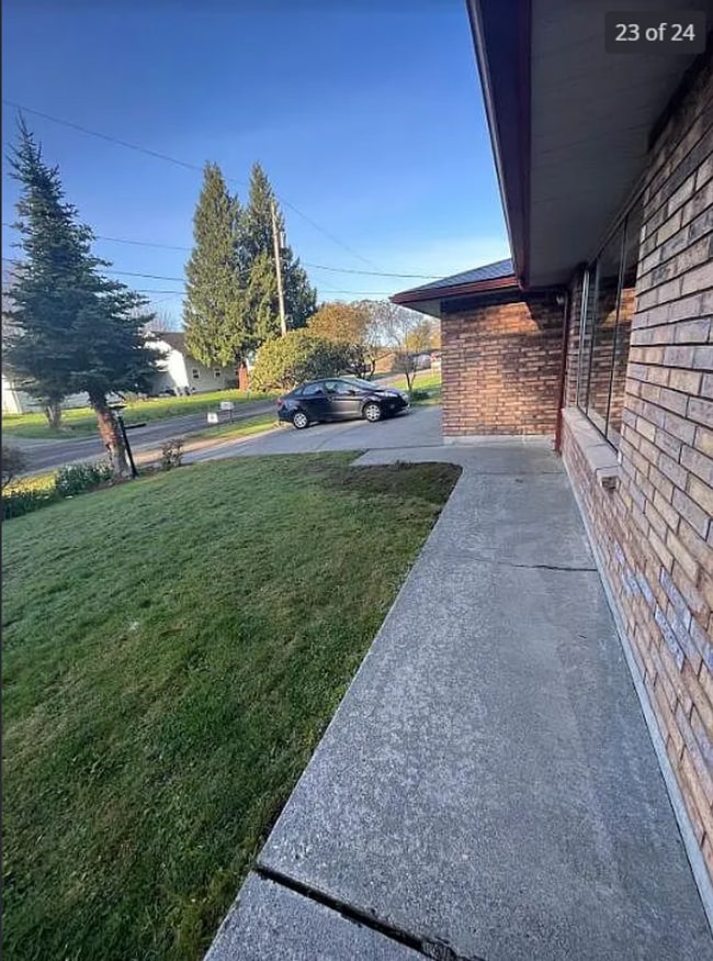 Building Photo - 3-Bed 2-bathroom Home