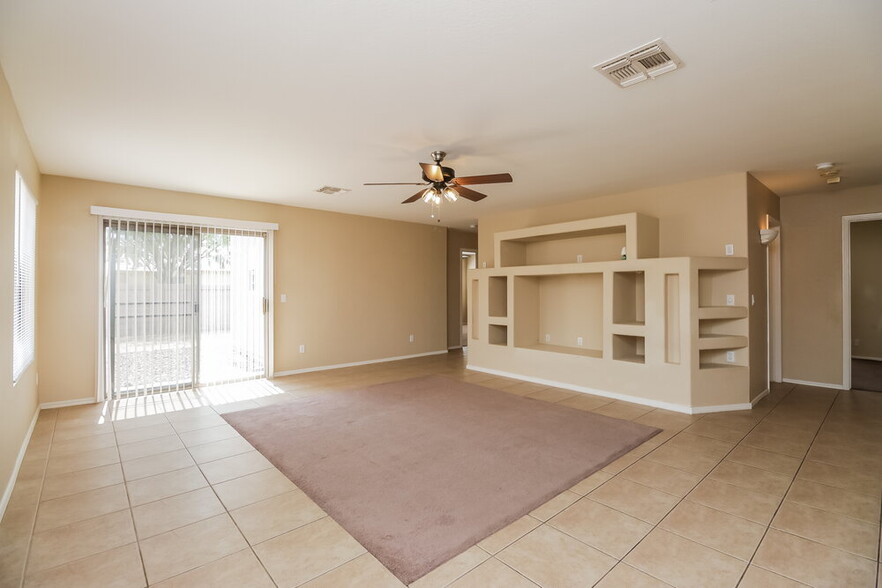 Building Photo - 11409 W Cambridge Ave