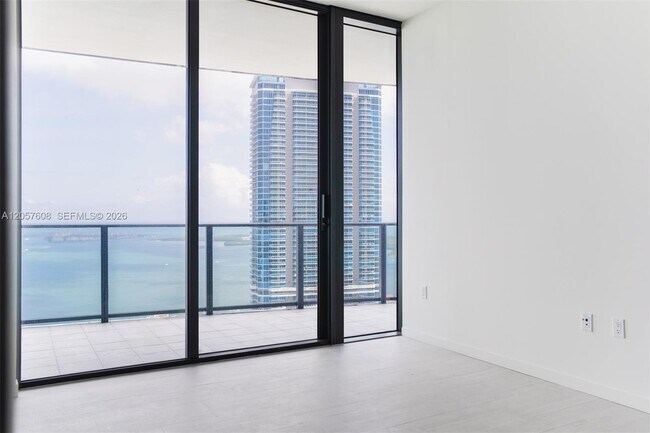 Building Photo - 1000 Brickell Plaza