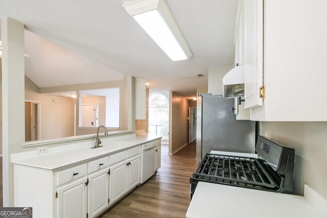 Building Photo - 1303 Vine Cir