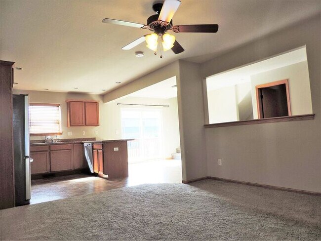Building Photo - $1,650 | 3 Bedroom, 2.5 Bathroom TOWN HOME | NO PETS | Available for August 1st, 2026 Move In!