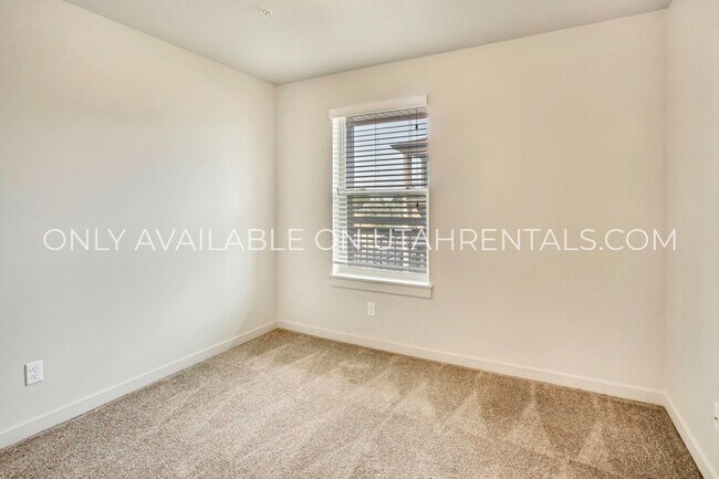 Building Photo - 1081 W 993 N