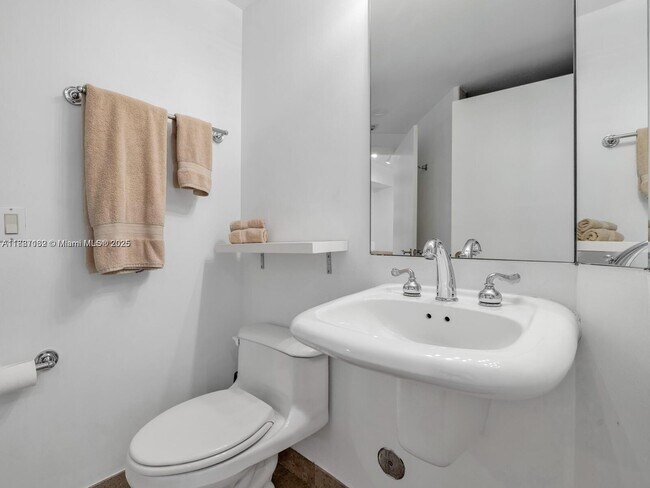 Building Photo - 4779 Collins Ave
