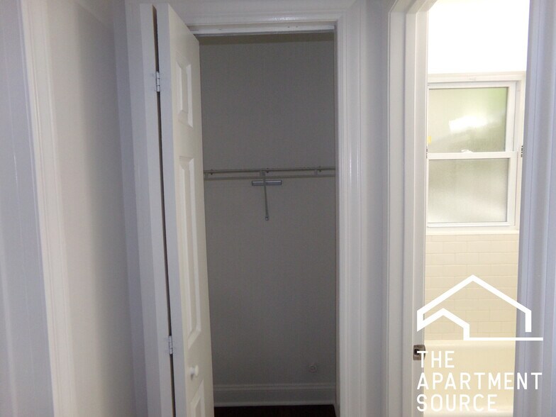 Building Photo - 2133 W Giddings St