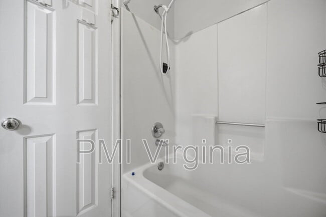Building Photo - 724 Harbor Springs Trail