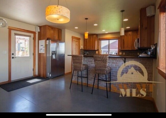 Building Photo - 3-Bedroom, 2-Bathroom Single-Level Home in Bozeman, MT