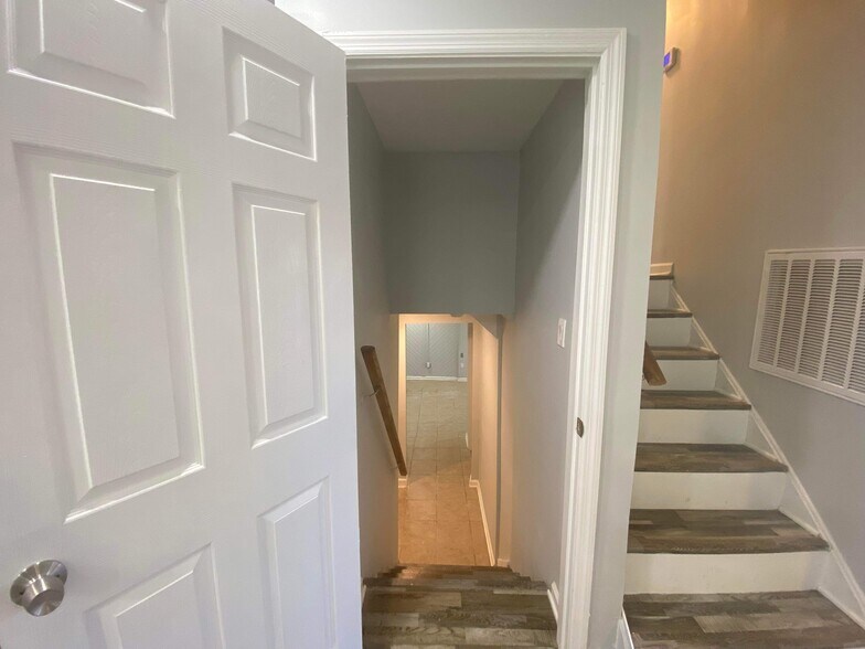 Building Photo - 3607 Oakdale Cir NW