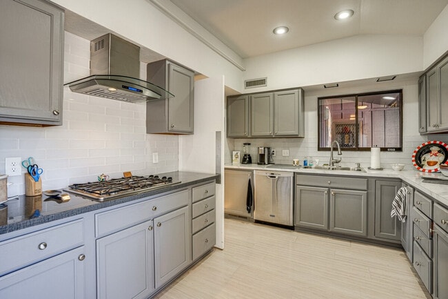 Building Photo - 21 Walking Diamond Dr