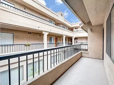 Floorplan - Francis Apartments