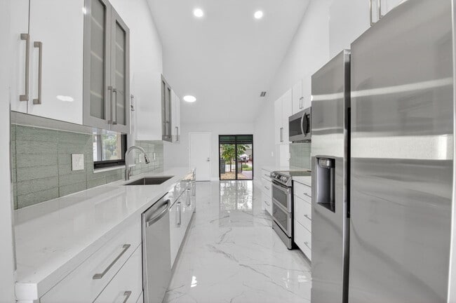 Building Photo - 6545 Las Flores Dr