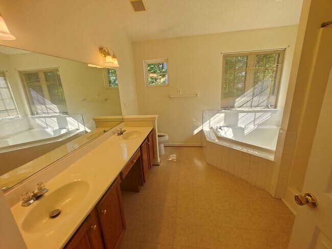 Building Photo - 2625 Piney Ridge Dr