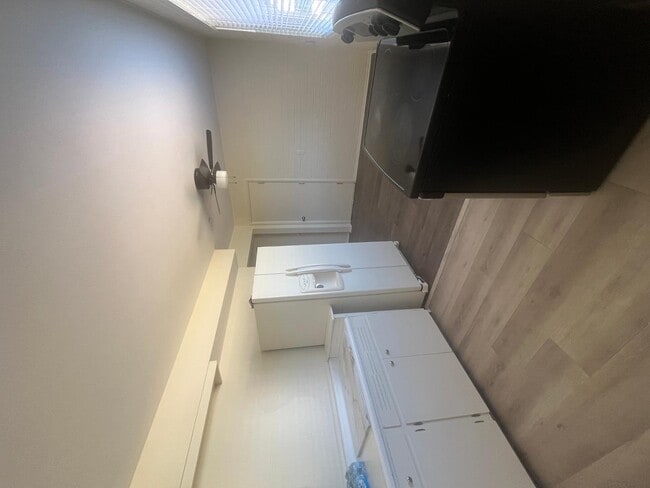 Building Photo - 499 S 2nd St