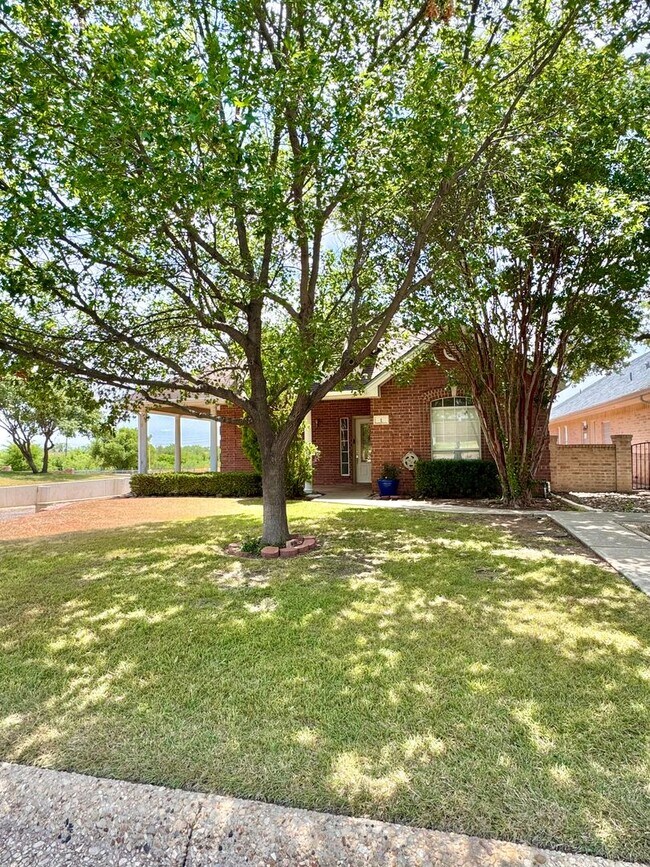 Building Photo - NOW AVAILABLE - Beautiful Patio Home in Southridge!!