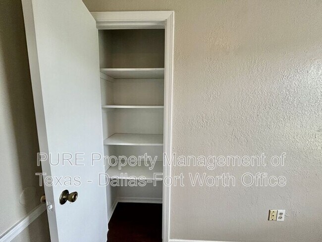 Building Photo - 3505 Biscay Dr