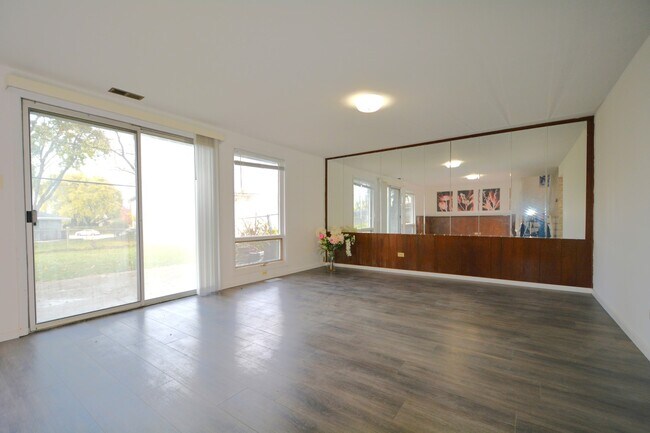 Building Photo - 1360 Devonshire Ln