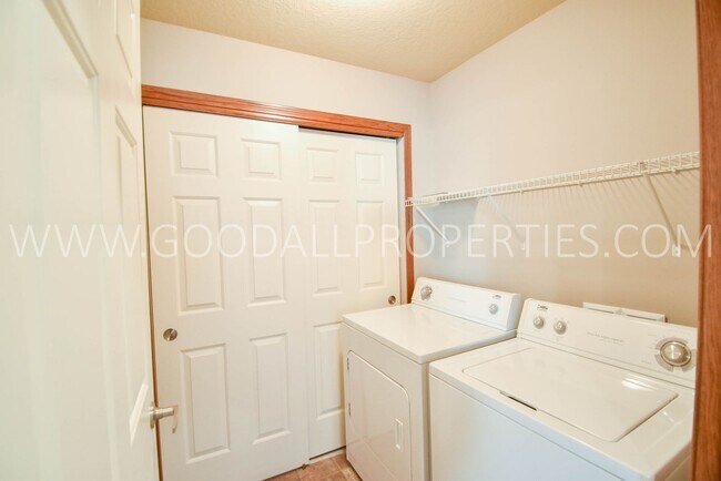 Building Photo - Spring Move-in special; 2 Bedroom 2 Bath Condo on the Ground level with detached garage!