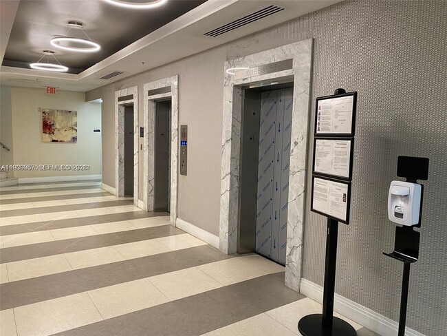 Building Photo - 3001 S Ocean Dr