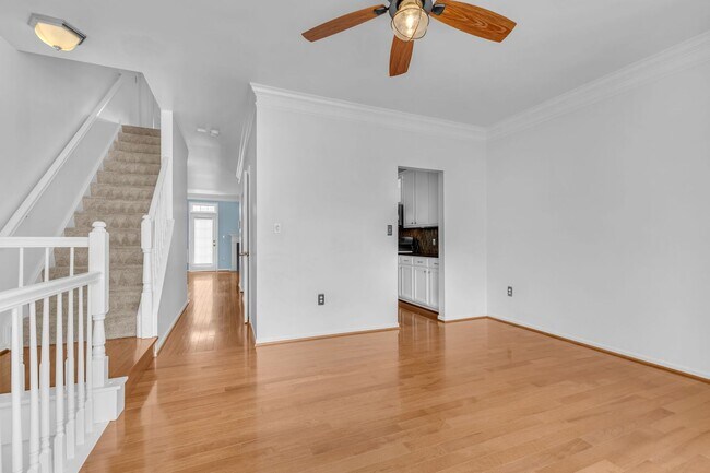 Building Photo - Dream Townhome in Kingstowne – Updated Ele...
