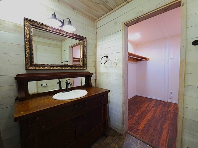 Building Photo - Spacious Country Home for Lease in Van, Texas!