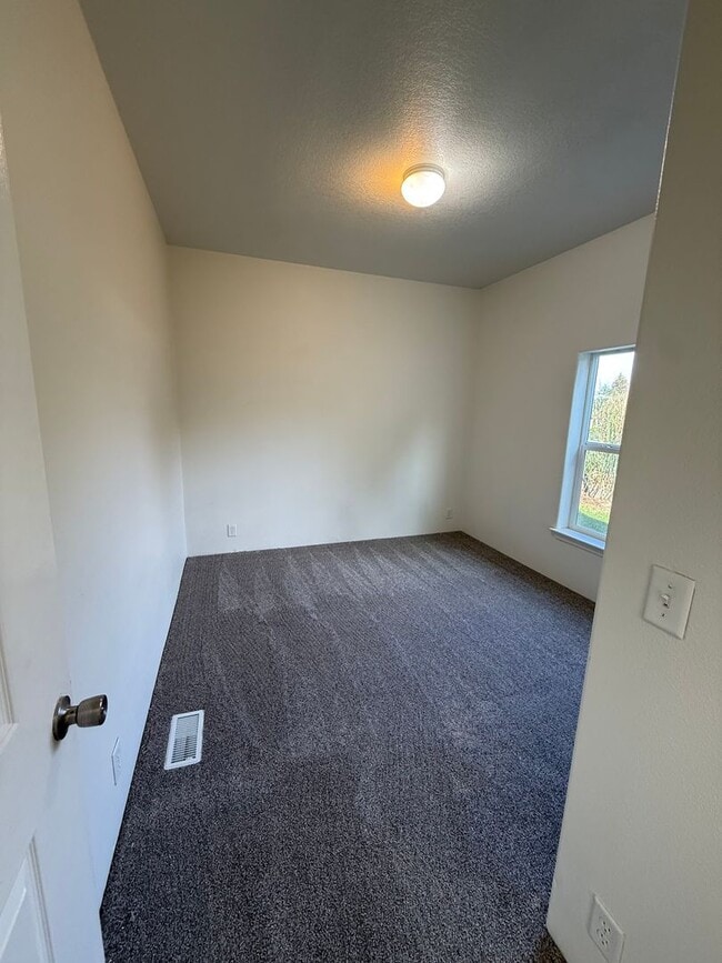 Building Photo - 63626 S Barview Rd