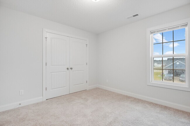 Building Photo - 917 Uplands Ln