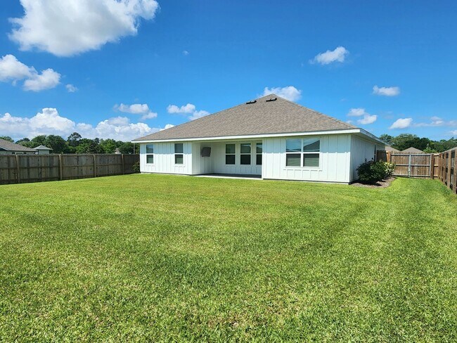 Building Photo - Lovely 4/2 available now in Raley Farms of...