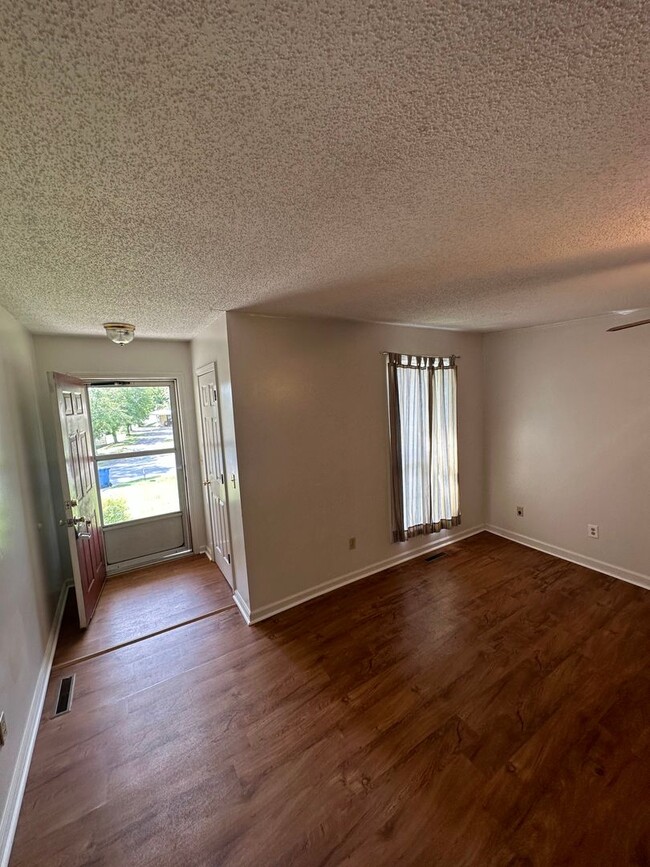 Building Photo - 1404 Valleywood Dr