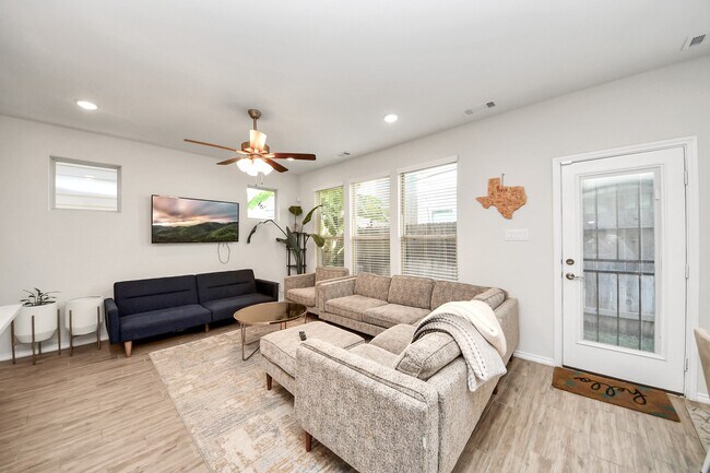 Building Photo - 3116 Dakota Falls Dr