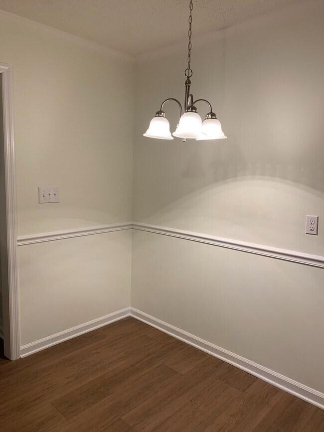 Building Photo - 4 BR 3 BATH in Cedar Creek!