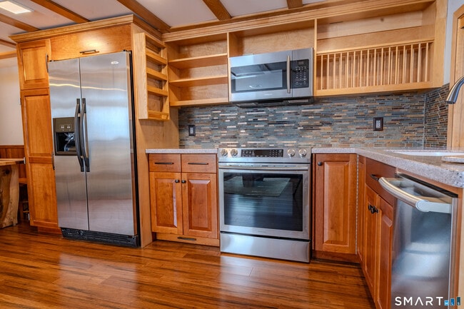 Building Photo - 215 Old Newtown Rd