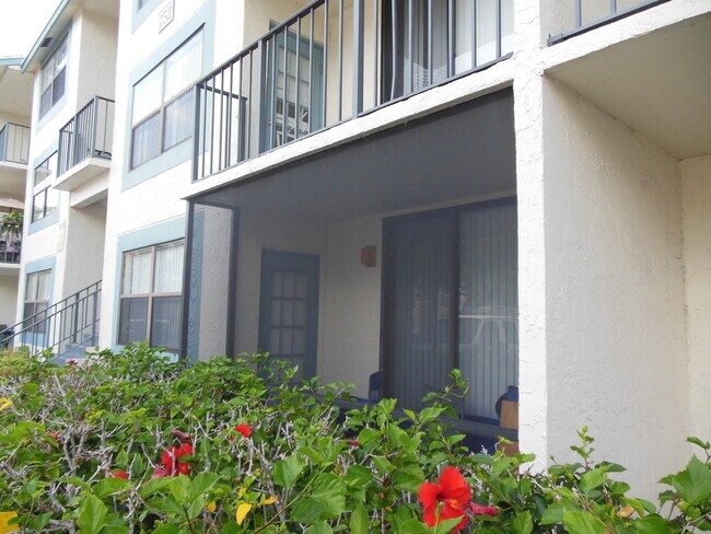 Building Photo - ONE BEDROOM ONE BATHROOM! WATERFRONT COMMU...