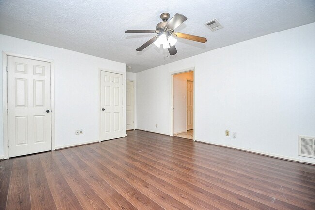 Building Photo - 6702 Spring Leaf Dr
