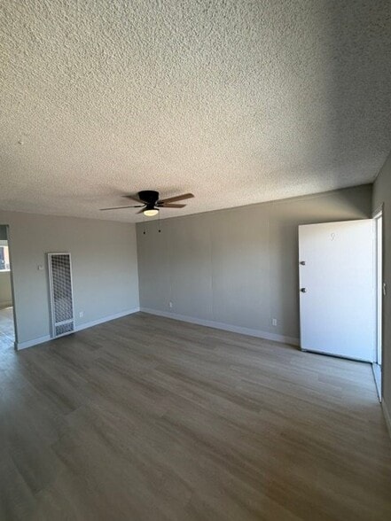 Building Photo - 600 W 93rd St