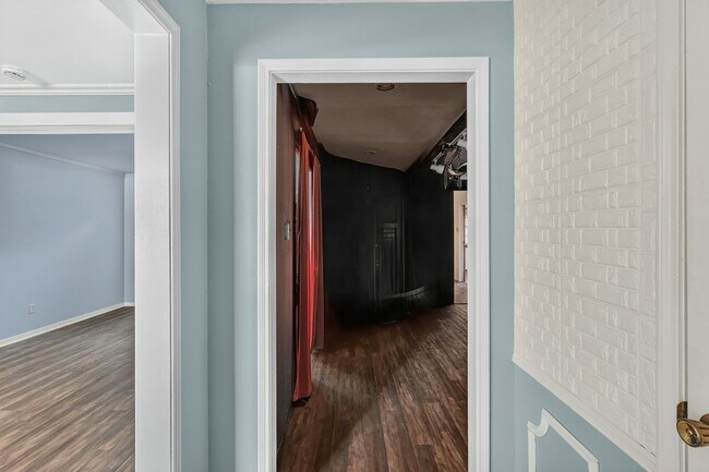 Building Photo - 9223 Tooley Dr