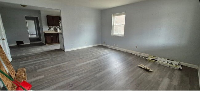 Building Photo - 210 N Cherrywood Ave