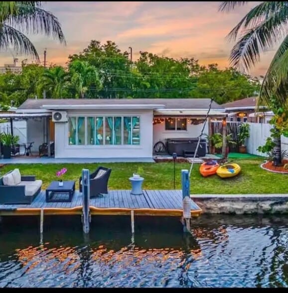 Building Photo - 420 SE 9th Ct