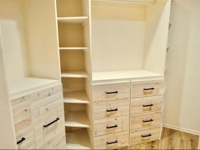 Building Photo - 566 W Alamo Ct Way