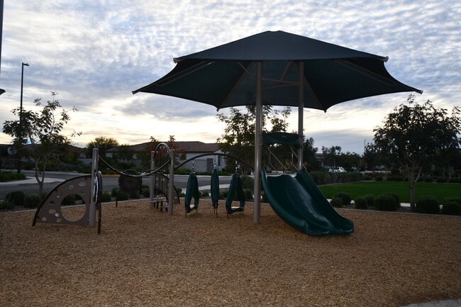 Building Photo - 2353 E Castanets Dr