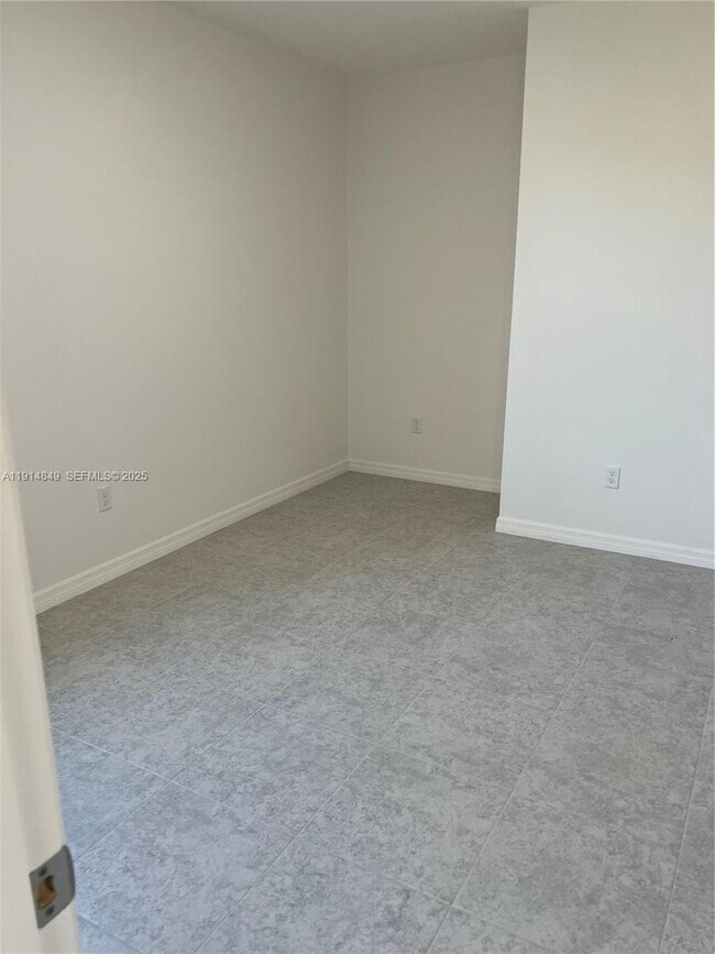 Building Photo - 55 Douglas Ave S