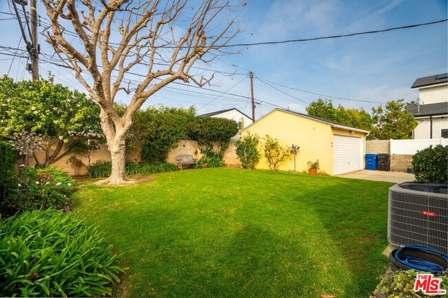 Building Photo - 12719 Rose Ave