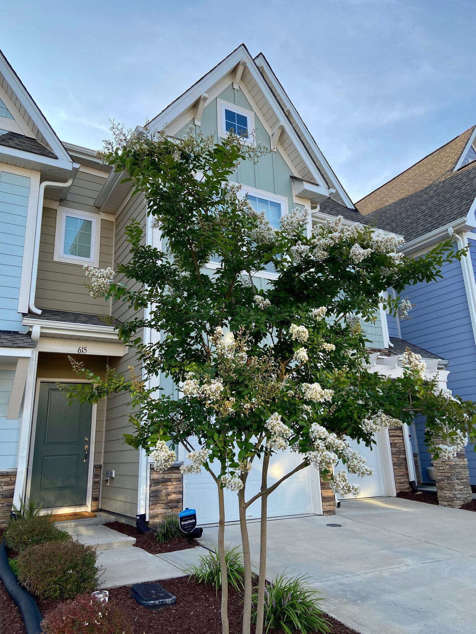 Building Photo - 615 Metro Sta