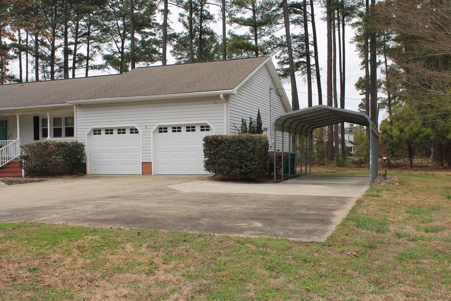 Building Photo - 4902 Simpson Dr