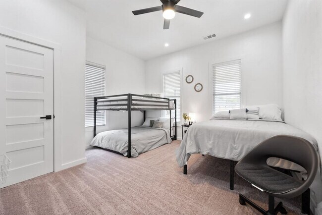 Building Photo - 921 E Hattie St