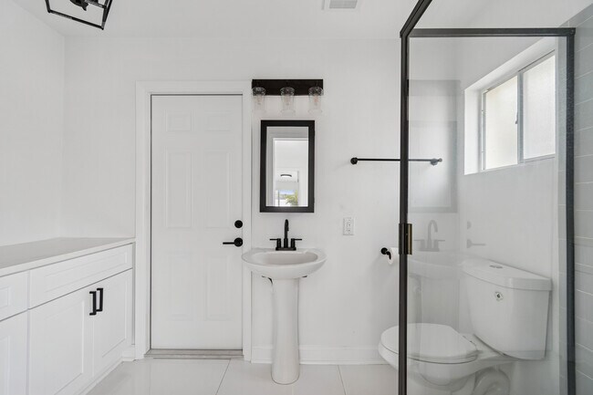 Building Photo - 455 81st Ave