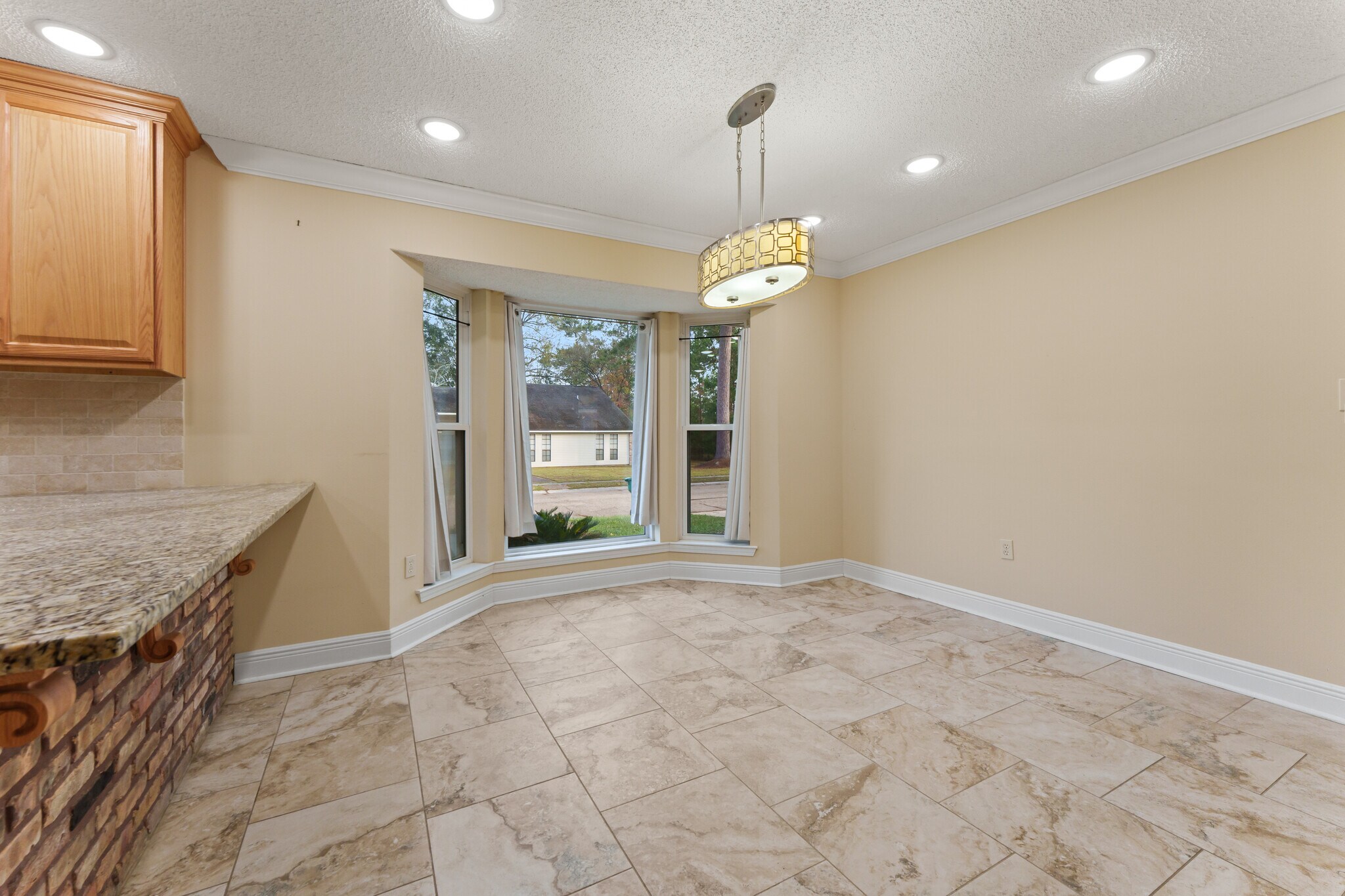 Building Photo - 601 Rue Cannes