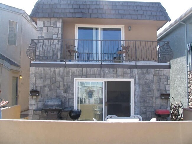 Building Photo - 124 34th St