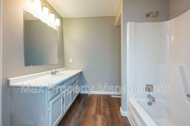 Building Photo - 3917 SW 3rd St