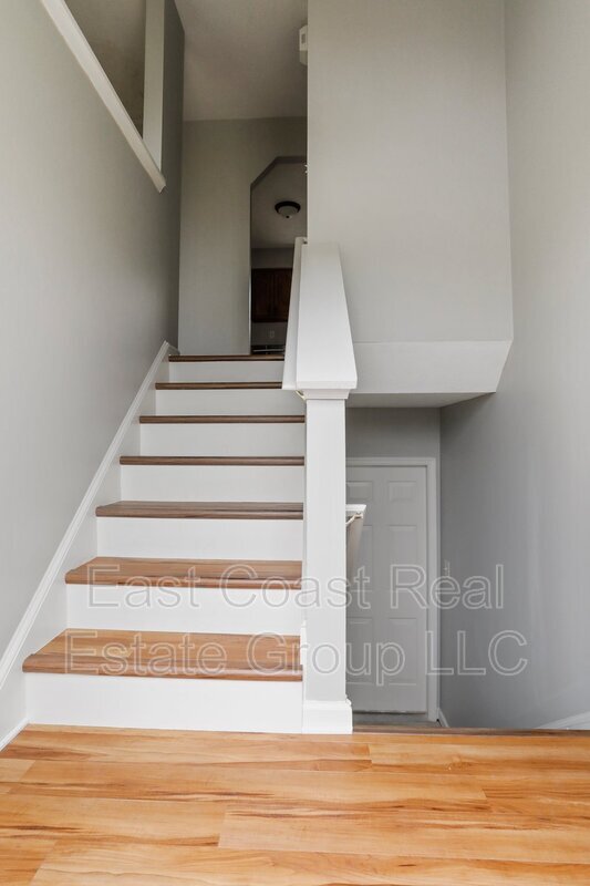 Building Photo - 339 Clifford Dr